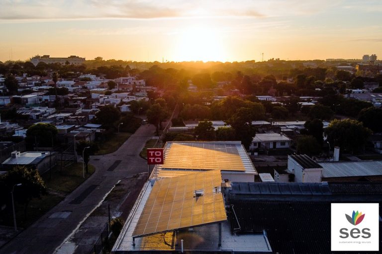 Lee más sobre el artículo TOTO invierte en microgeneración para potenciar su operativa en Uruguay